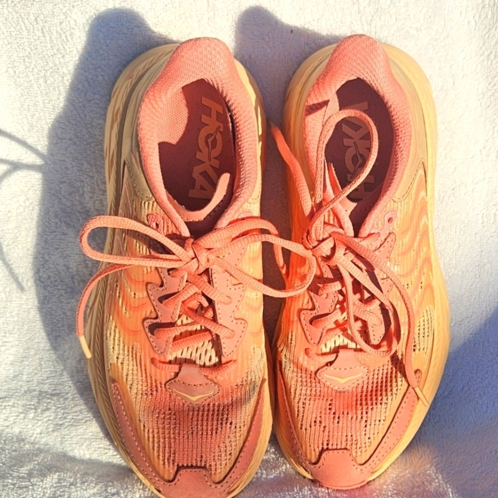 HOKA Clifton LS Sneaker Cantaloupe/Electric Coral Women’s 6 Comfy ( New $175)